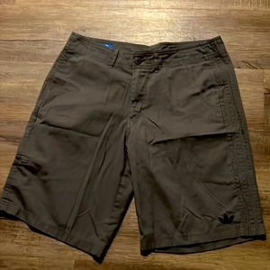ADIDAS MENS MEDIUM CARGO SHORTS GREEN GOOD CONDITION